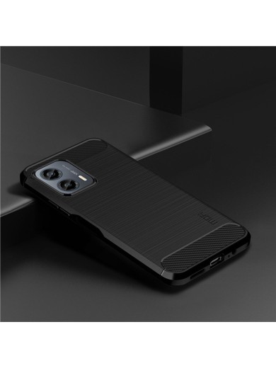 Мек предпазен гръб с текстура на карбонови влакна за Motorola Moto G (2023) - черен