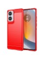 Мек предпазен гръб с текстура на карбонови влакна за Motorola Moto G85 - червен